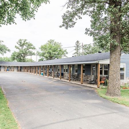 Lakes Inn Detroit Lakes Exterior photo