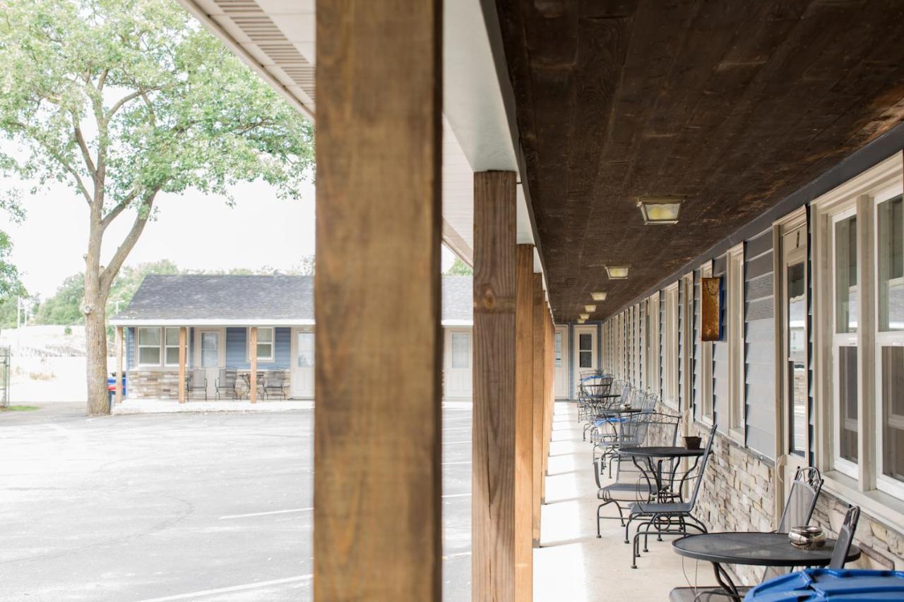 Lakes Inn Detroit Lakes Exterior photo